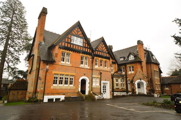 Longdown Lodge, Crowthorne Road, Sandhurst